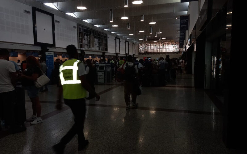 Apagón de una hora y 40 minutos altera operaciones en  Aeropuerto Las Américas