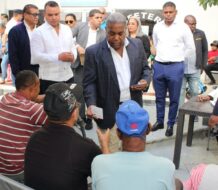 Gabinete Social dona bonos navideños a pacientes del Ney Arias Lora