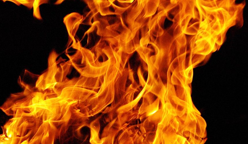 Dos niños mueren calcinados tras incendio en varias viviendas