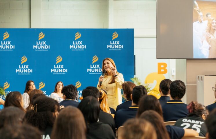 Carolina Mejía continúa llevando charlas sobre responsabilidad ciudadana