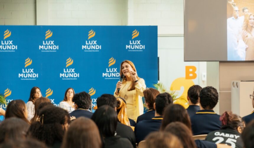 Carolina Mejía continúa llevando charlas sobre responsabilidad ciudadana