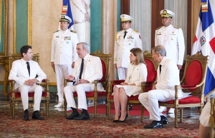 Abinader recibe cartas credenciales de nuevos embajadores habilitados en el país