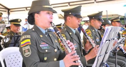 Diana Muñoz: La mujer policía que inspira con su música