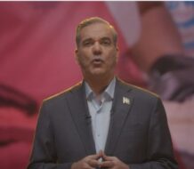 Abinader fija metas para 2028 y promete eliminar instituciones innecesaria