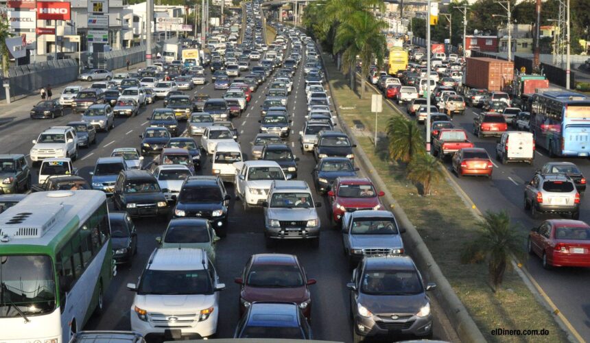 Varias avenidas de SD registran intensos tapones este sábado 