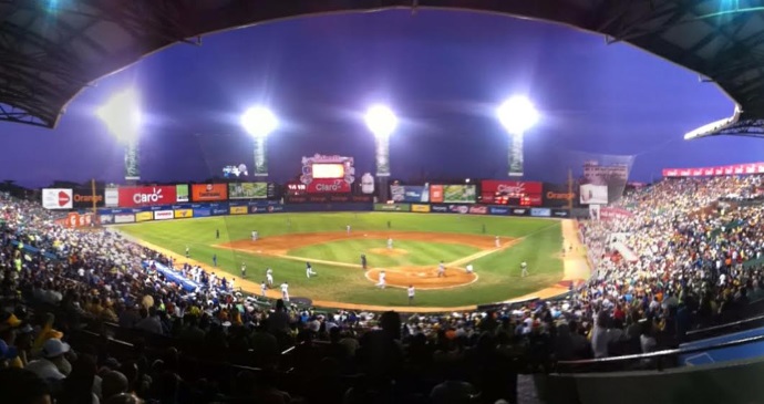 Muere un fanático en el Estadio Quisqueya de un infarto