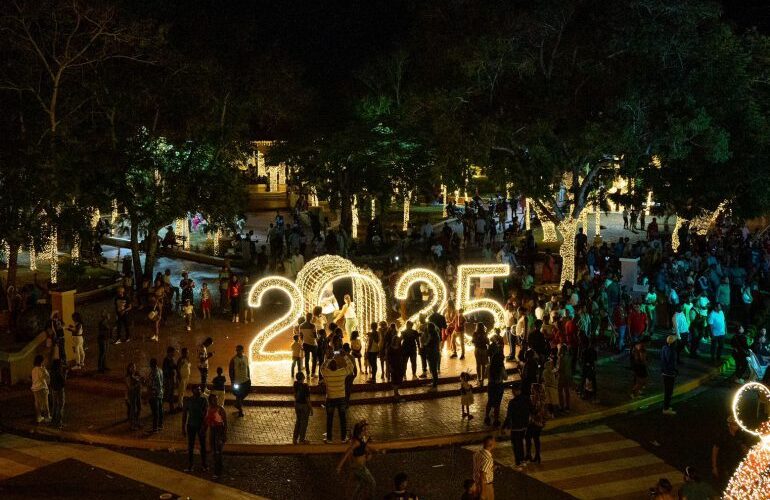 Más de 100 mil romanenses disfrutan de la magia navideña en el Parque de Luces