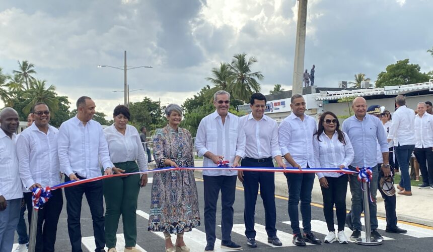 Abinader y Collado entregan el remodelado malecón de San Pedro de Macorís.