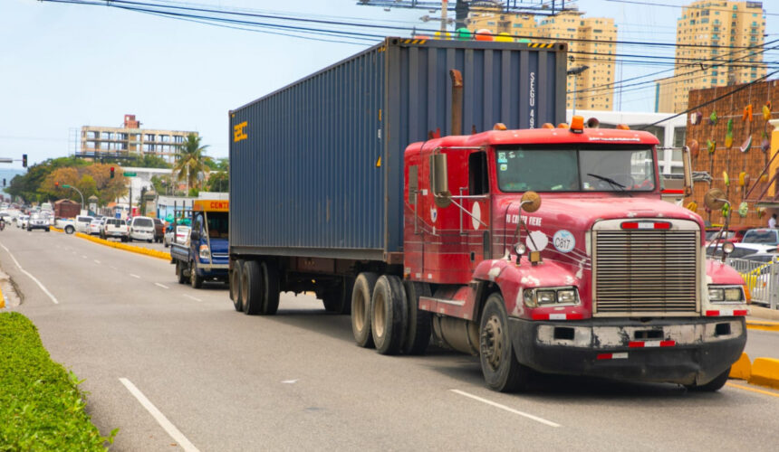 Vehiculos pesados no podrán transitar sin permisos en feriados por navidad