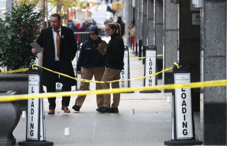 Muere tiroteado el director ejecutivo de UnitedHealthcare en Manhattan, según medios