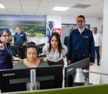 Ministra de Interior y Policía explora avances tecnológicos del 911