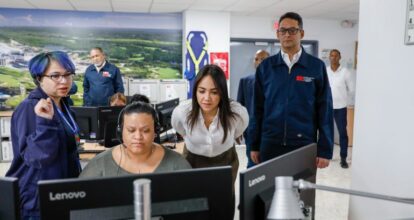 Ministra de Interior y Policía explora avances tecnológicos del 911