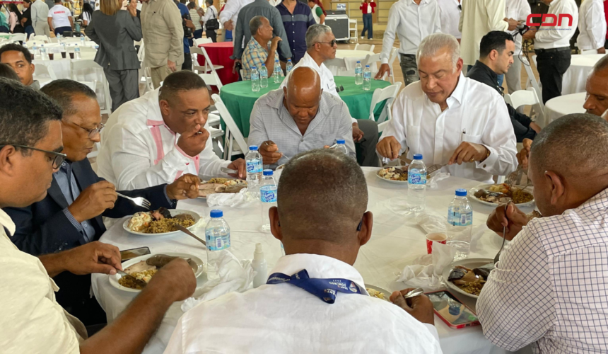 Nagua: ministro Andrés Bautista comparte almuerzo con la sociedad civil en la UASD