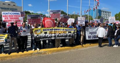 Trabajadores protestan contra cesantía de reforma laboral