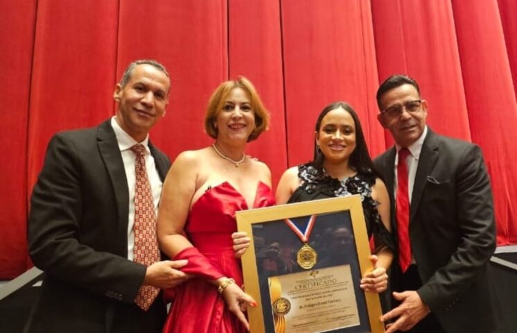 Amigos Sea Food Steak House gana mejor restaurante del año