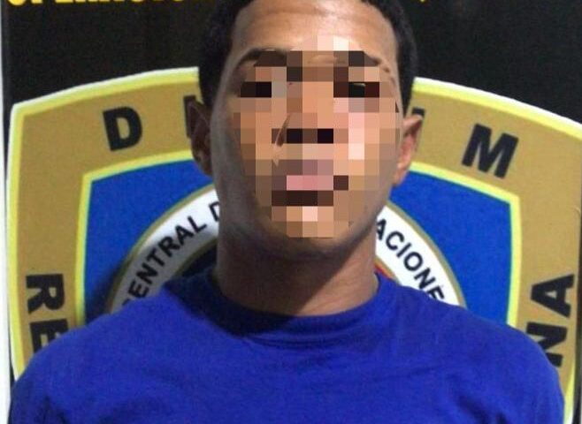 Se entrega a las autoridades presunto implicado en robo de joyería de Santiago