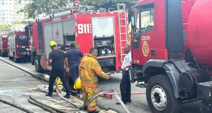 Se registra incendio en Plaza Bolera de la Av. Abraham Lincoln 