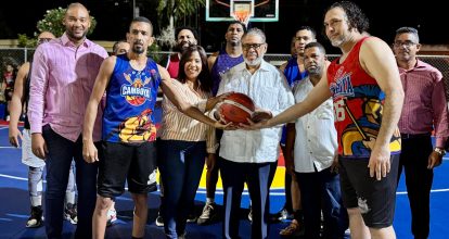 Desarrollo de la Comunidad entrega remozados parque y cancha en SDE