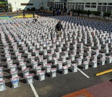 Autoridades incineran cargamento récord de 9.5 toneladas de cocaína