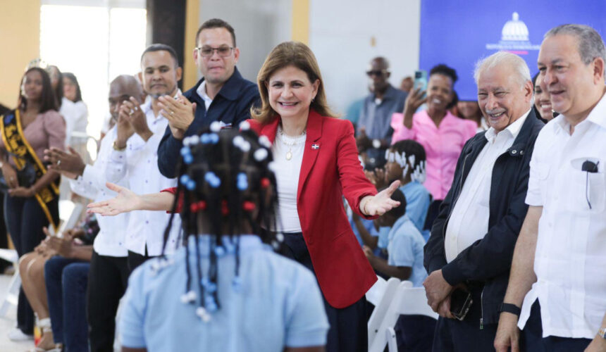 Raquel Peña inaugura destacamento en Santo Domingo Este y escuela en San Pedro de Macorís