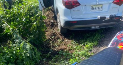 Exigen a las autoridades arreglar hoyo en la carretera Nagua-Río San Juan