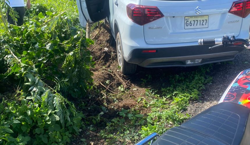 Exigen a las autoridades arreglar hoyo en la carretera Nagua-Río San Juan