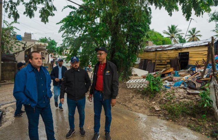 Paliza garantiza asistencia a familias afectadas por lluvias en Puerto Plata; anuncia visita del presidente Abinader