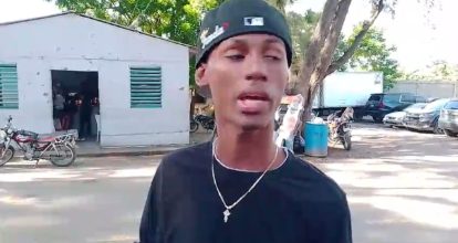 Joven denuncia fue despojado de su motor a punta de pistola en Santiago
