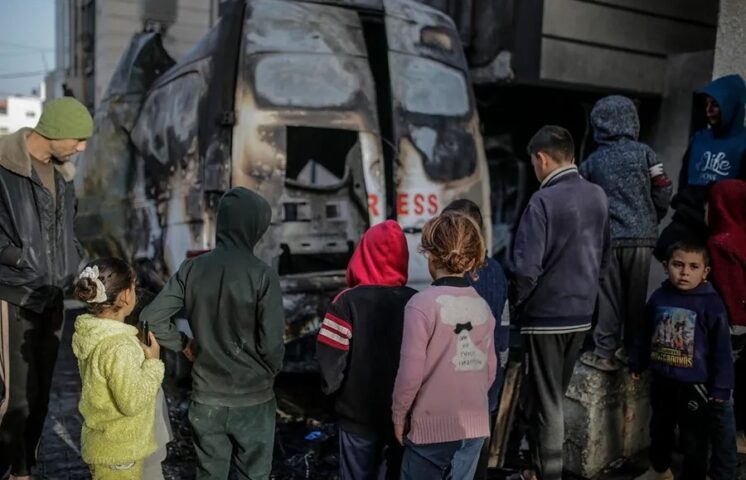 Tragedia en Gaza: Bombardeos israelíes dejan decenas de muertos, incluidos 5 periodistas 