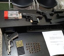 Policía Nacional decomisa arsenal de armas de fuego y arresta a tres personas en La Vega