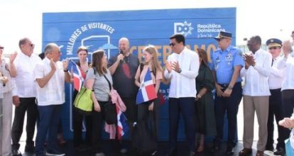 Abinader califica como histórica llegada del visitante 11 millones a RD durante el 2024