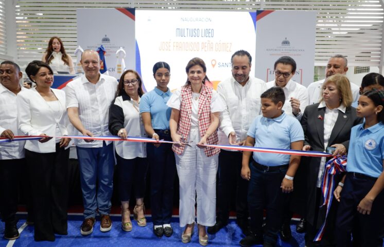 Raquel Peña inaugura polideportivo en Santiago y reafirma compromiso con el deporte escolar
