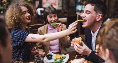 Aconsejan no excederse en consumo de comidas y bebidas no saludables en estas navidad