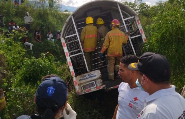 Accidente de tránsito involucra a vehículo de la DGM: un fallecido y varios heridos