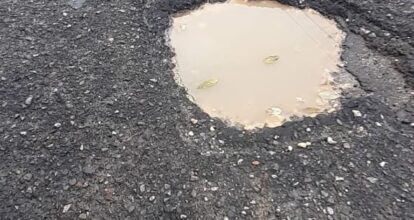 Hoyos en la Autopista Cabrera-Río San Juan afectan acceso a destinos de lujo