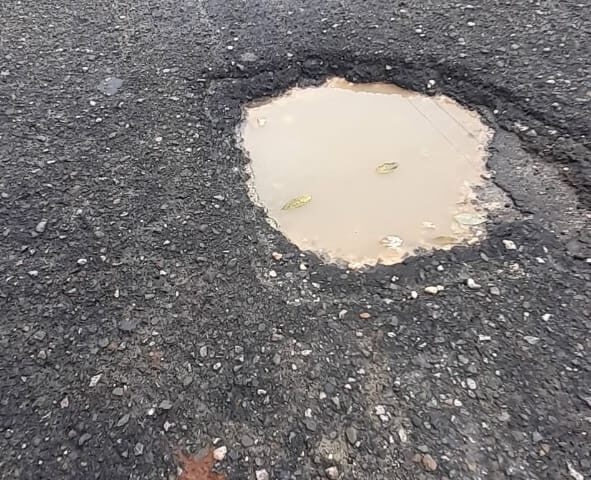 Hoyos en la Autopista Cabrera-Río San Juan afectan acceso a destinos de lujo