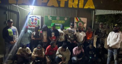 Detienen en tres vehículos a 26 haitianos indocumentados que ingresaron al país 