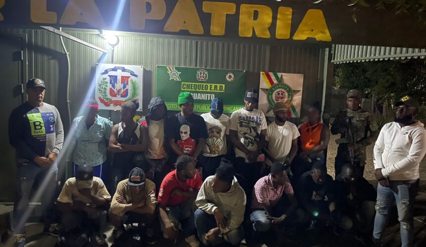 Detienen en tres vehículos a 26 haitianos indocumentados que ingresaron al país 
