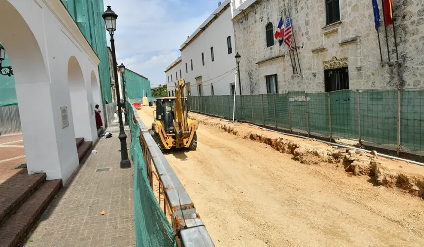 Trabajos de remozamiento de la Zona Colonial contiúnan ¡con buen pie!