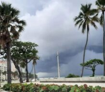 Lluvias débiles y oleaje peligroso para este martes