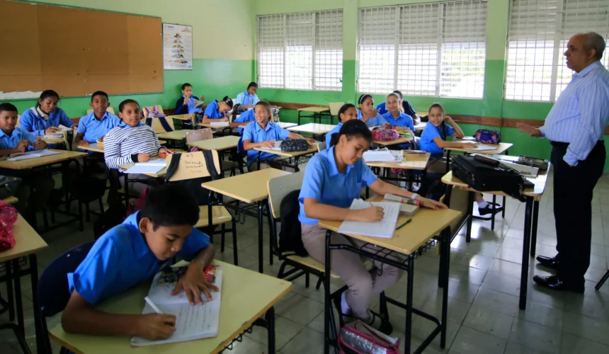 ¿Hasta cuándo se impartirán clases en escuelas por navidad?