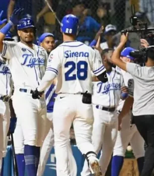 Licey, Águilas y Gigantes ganan los partidos de este jueves