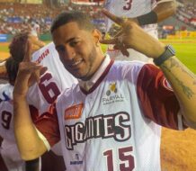 Licey aplasta a Águilas y Gigantes siguen dando la pelea