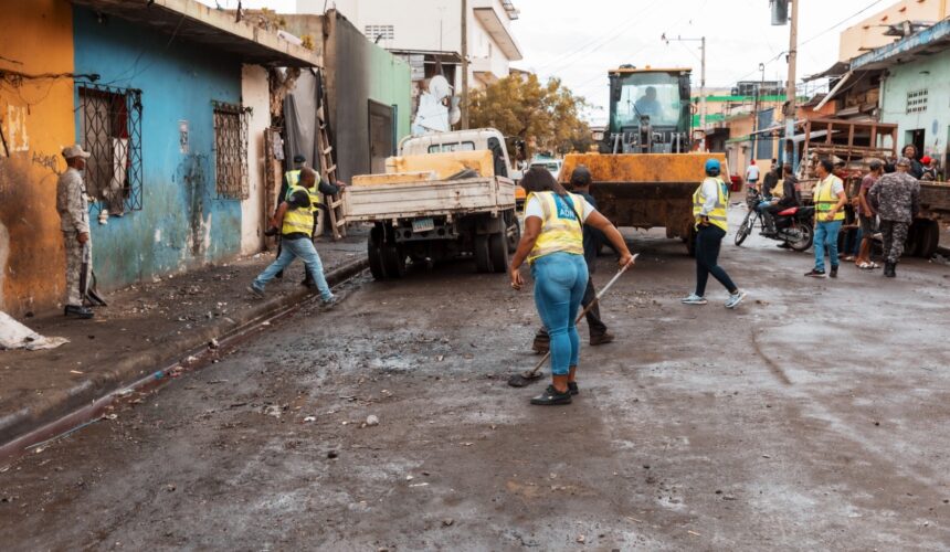 Alcaldía del DN libera aceras en Villa Consuelo: más espacio para los peatones
