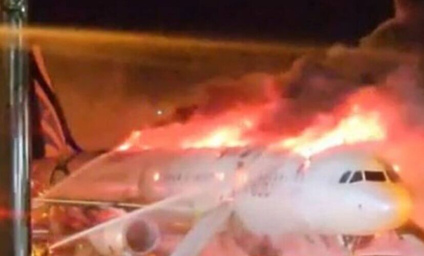 Se incendia avión en Corea del Sur; evacúan más 165 pasajeros