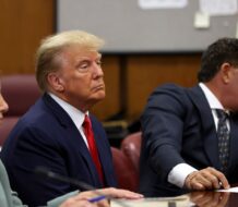 Trump asume la presidencia este lunes con casos judiciales pendientes