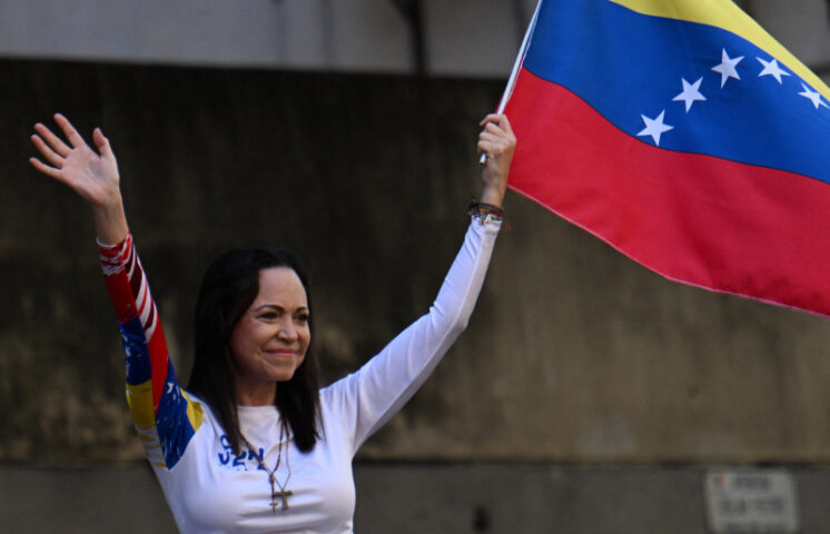 María Corina Machado reaparece en protesta en Caracas