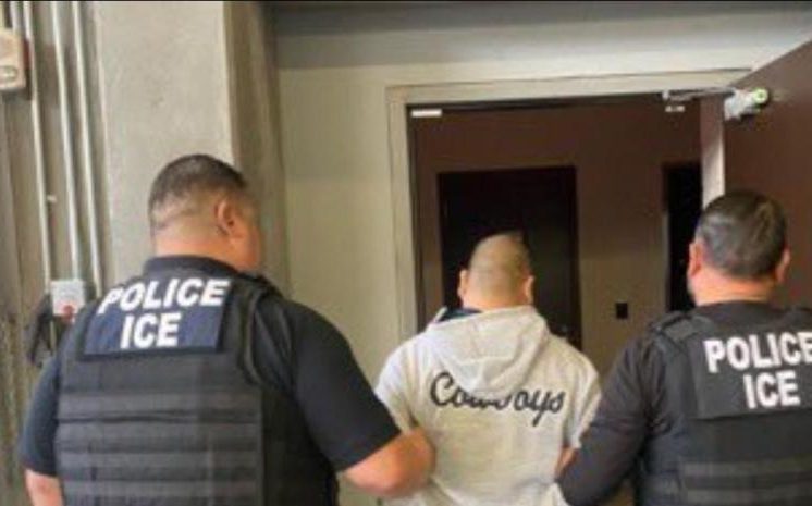Secretaria de Seguridad Nacional conduce las primeras redadas de inmigrantes en NY