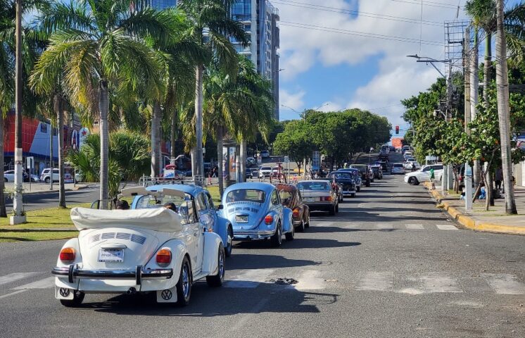 Duartianos invitan a exhibición y desfile de autos antiguos este domingo