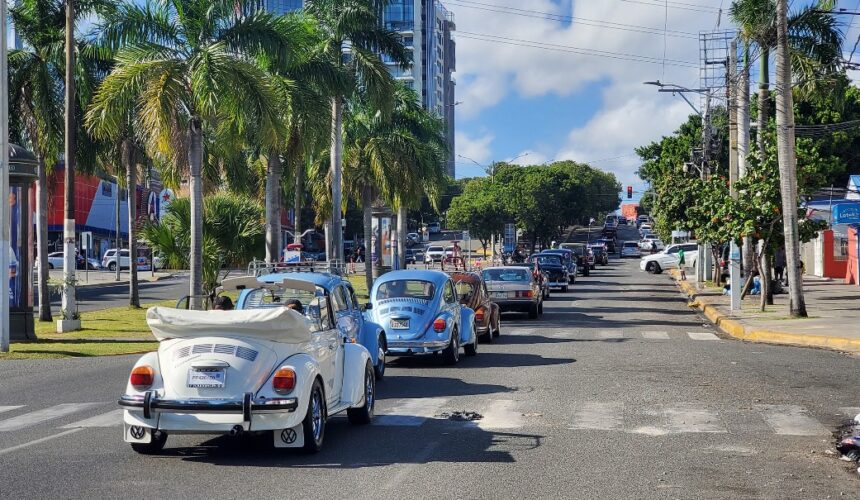 Duartianos invitan a exhibición y desfile de autos antiguos este domingo